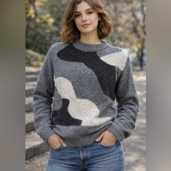 Mystree Sweaters - Mystree Gray and Cream Patterned Sweater